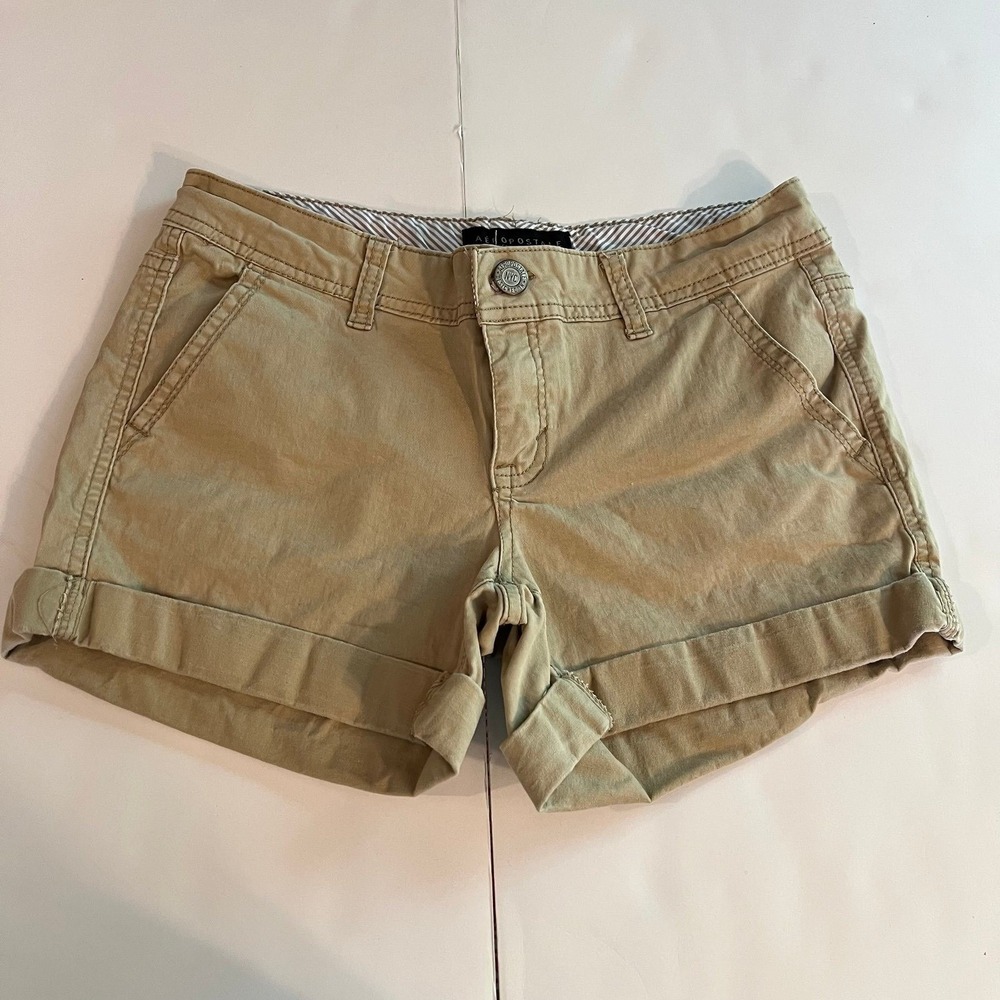Women's size 2 Aeropostale khaki shorts (2428)